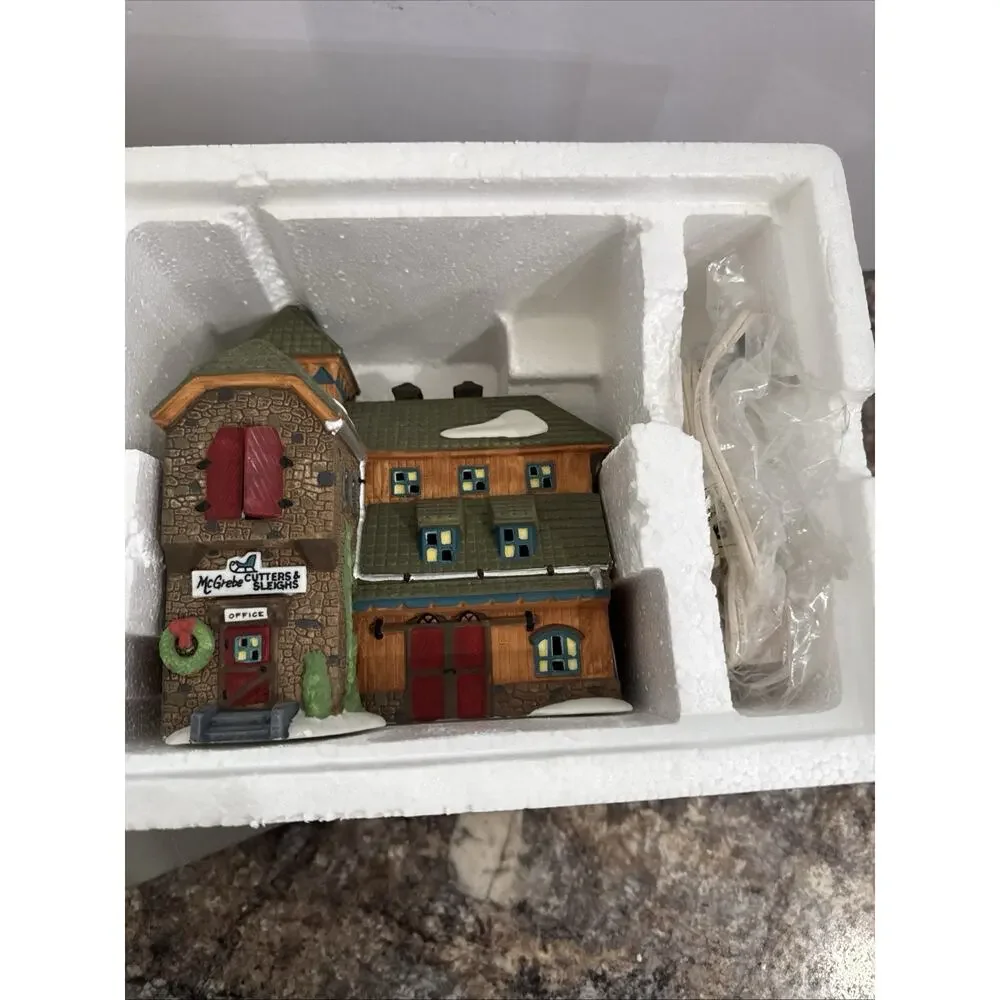 Dept 56 New England Village MCGREBE CUTTERS & SLEIGHS #56405 Lighted House 1991